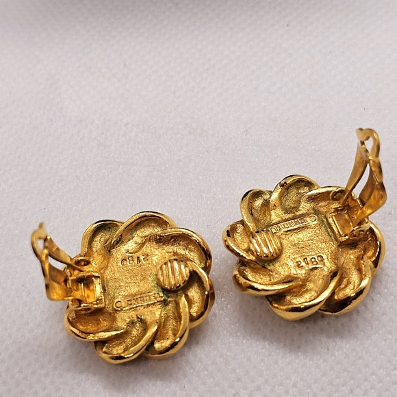 Chanel Clip on Earrings - Picture 4 of 11